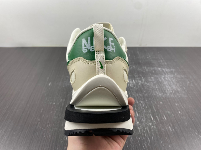 Sacai x VaporWaffle “Tour Yellow ” DD1875-102