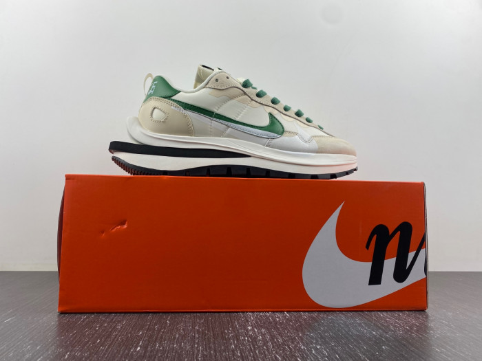 Sacai x VaporWaffle “Tour Yellow ” DD1875-102