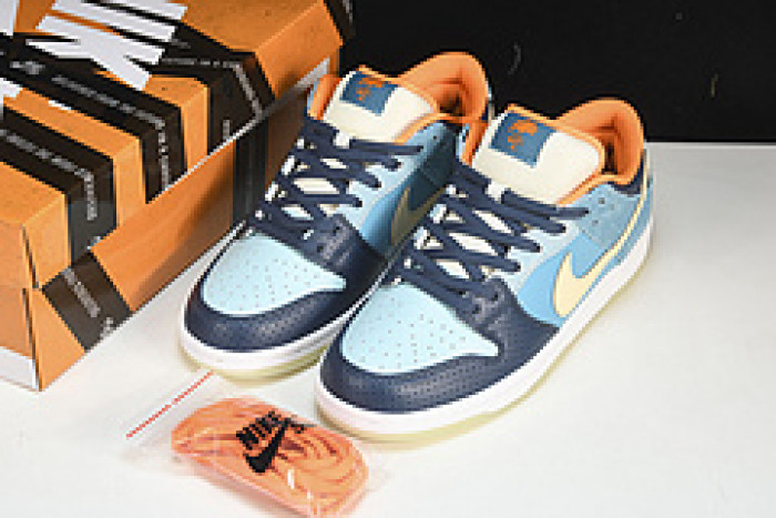 Nike SB Dunk Low MIA Skate Shop - 504750-474