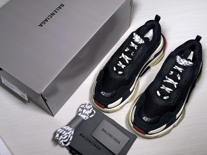 BLEN Triple S Black White Red 483513-W06E1-1000