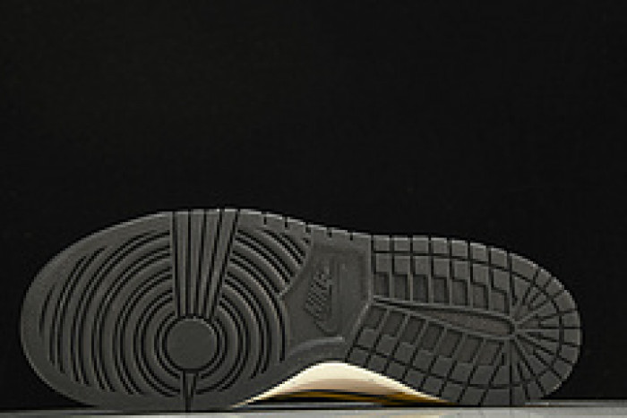Nike SB Dunk Low Kobe Gold Yellow Black White LF2428-004