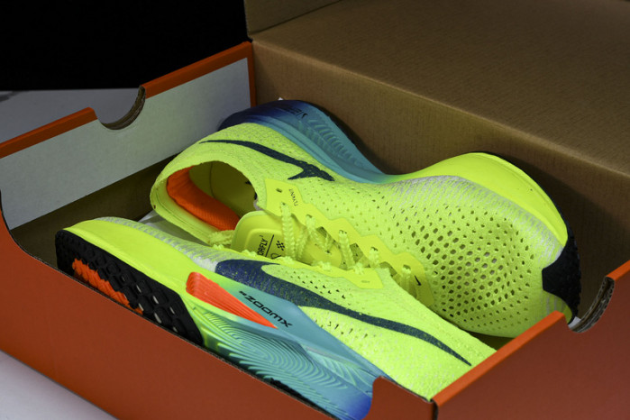 Nk ZoomX Vaporfly NEXT% 3 DV4129-700