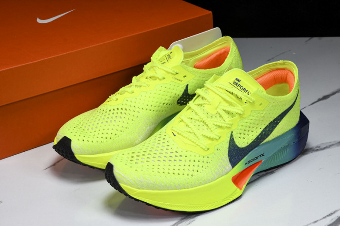 Nk ZoomX Vaporfly NEXT% 3 DV4129-700