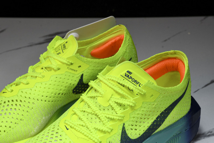 Nk ZoomX Vaporfly NEXT% 3  DV4129-700