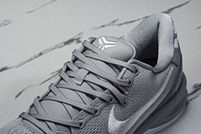 NK Kobe 8 Protro“Wolf Grey”  HF9550-002