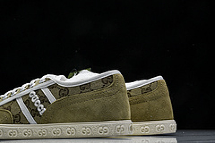G*u*i sneaker