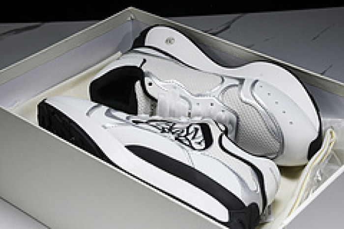 Alexander McQueen sneaker
