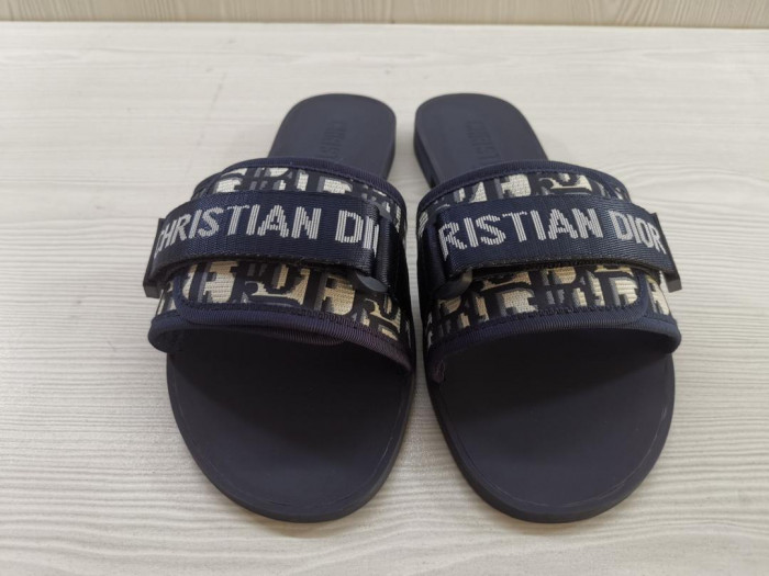 DO DESIGNER SLIPPERS