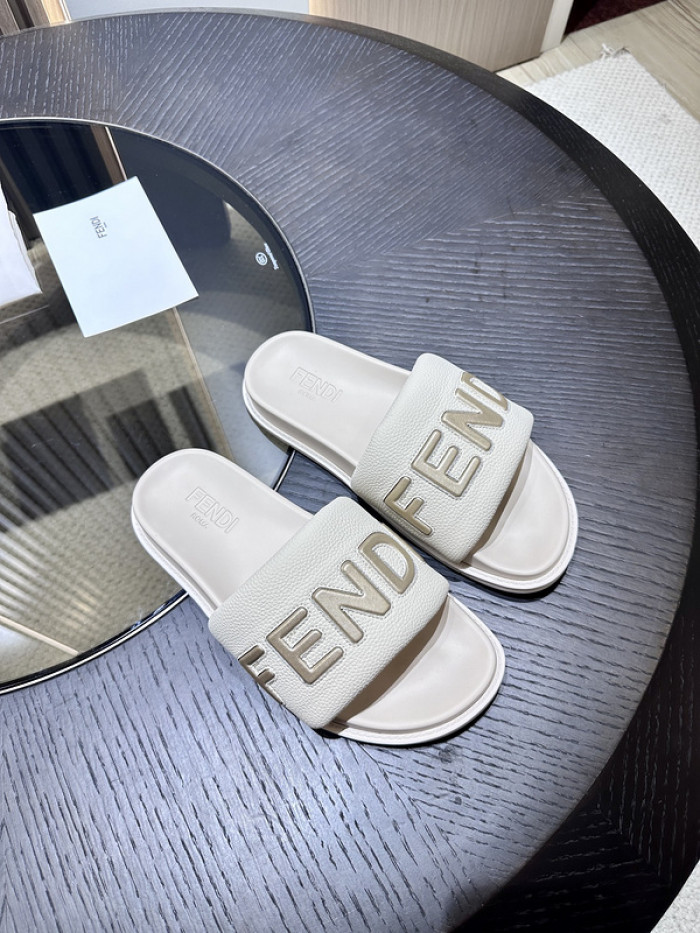 FEND1 SLIPPERS