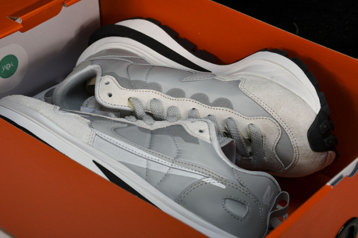 Sacai x Nk VaporWaffle 3.0  DD1875108