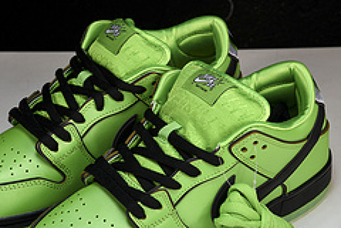 The Powerpuff Girls x NK Dunk SB Low  FZ8319-300