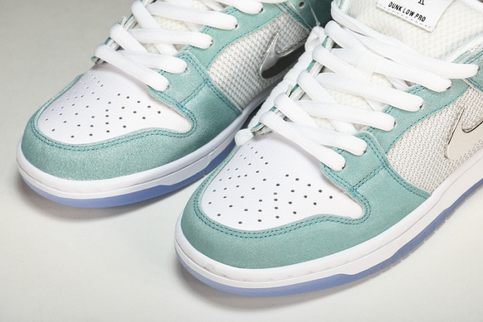APRIL SKKATEBOARDS x NK SB Dunk Low   FD2562-400