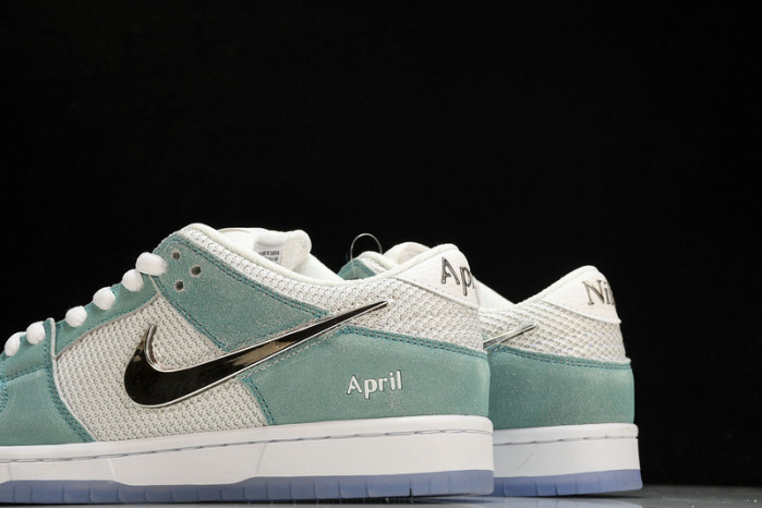 APRIL SKKATEBOARDS x NK SB Dunk Low   FD2562-400