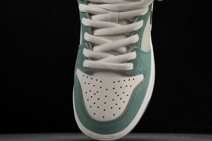 APRIL SKKATEBOARDS x NK SB Dunk Low   FD2562-400