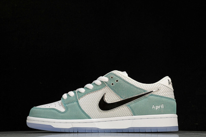 APRIL SKKATEBOARDS x NK SB Dunk Low   FD2562-400
