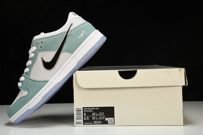 APRIL SKKATEBOARDS x NK SB Dunk Low   FD2562-400
