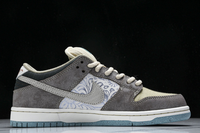 Nike SB Dunk Low “Big Money Savings” FZ3129-200