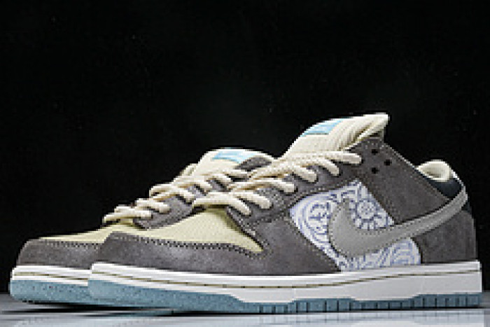 Nike SB Dunk Low “Big Money Savings” FZ3129-200