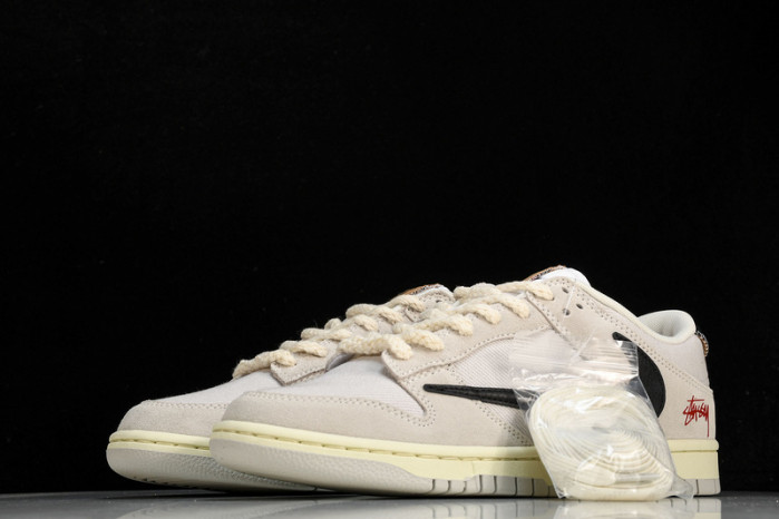 Stussy x Nk SB Dunk Low "Certified Fresh"   DD9776-068