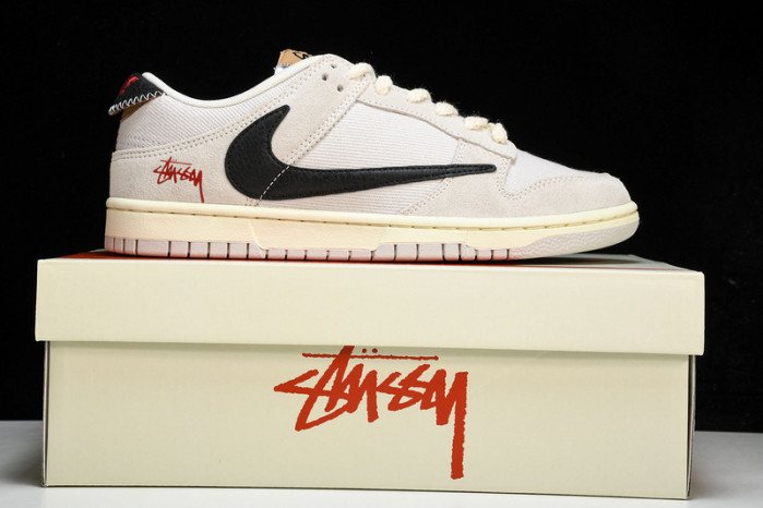 Stussy x Nk SB Dunk Low "Certified Fresh"   DD9776-068