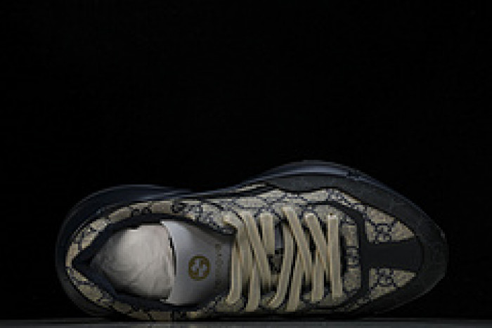 G*u*i sneaker