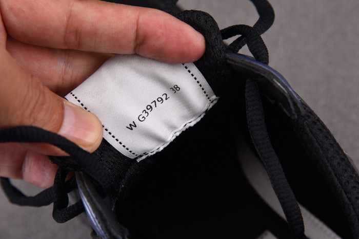 CHANEEL sneaker