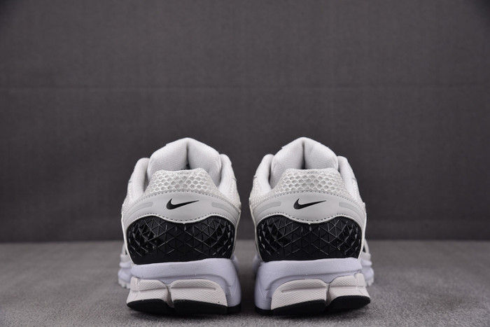 NK Air Zoom Vomero 5 White Black FB9149-101