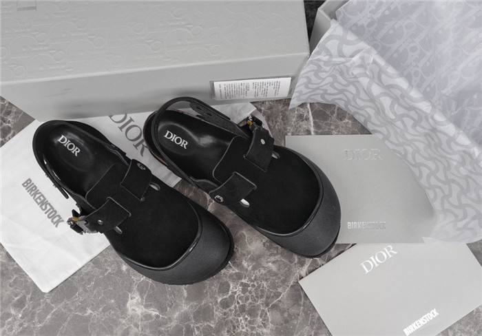 DO DESIGNER SLIPPERS
