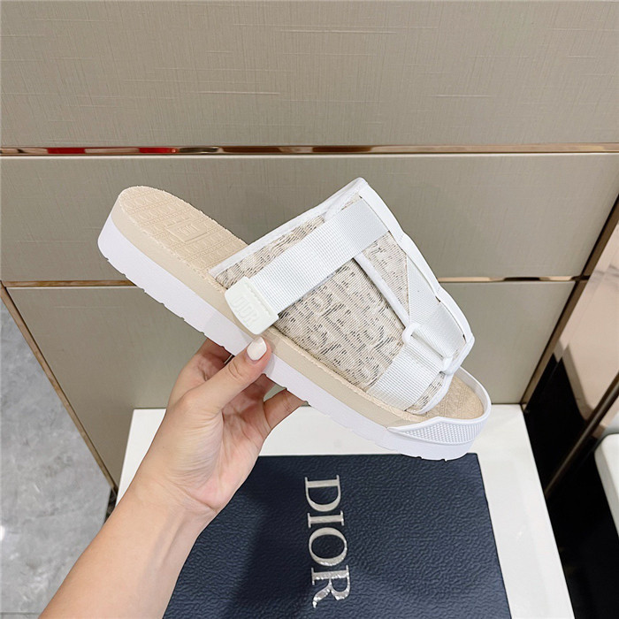 DO DESIGNER SLIPPERS