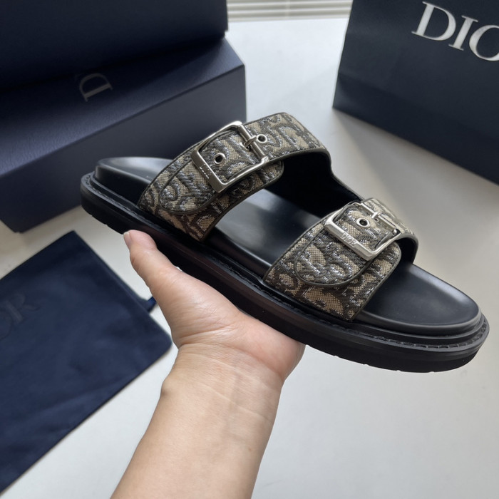 DO DESIGNER SLIPPERS