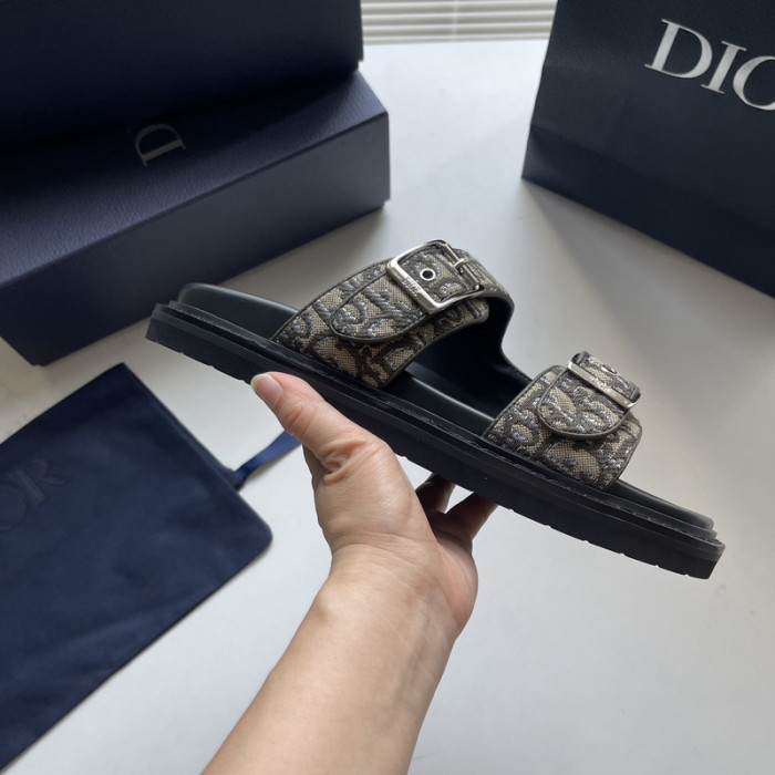DO DESIGNER SLIPPERS