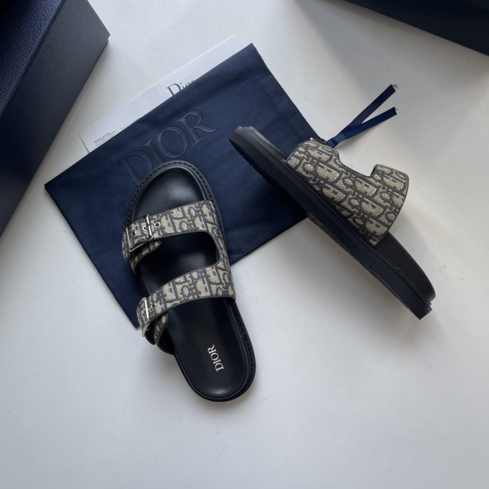 DO DESIGNER SLIPPERS