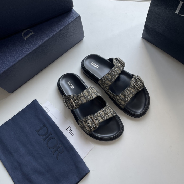 DO DESIGNER SLIPPERS
