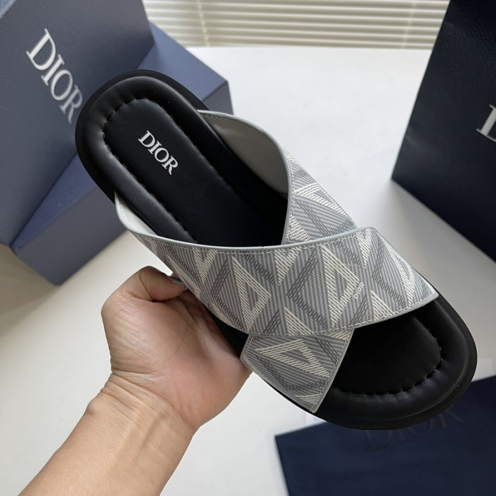 DO DESIGNER SLIPPERS