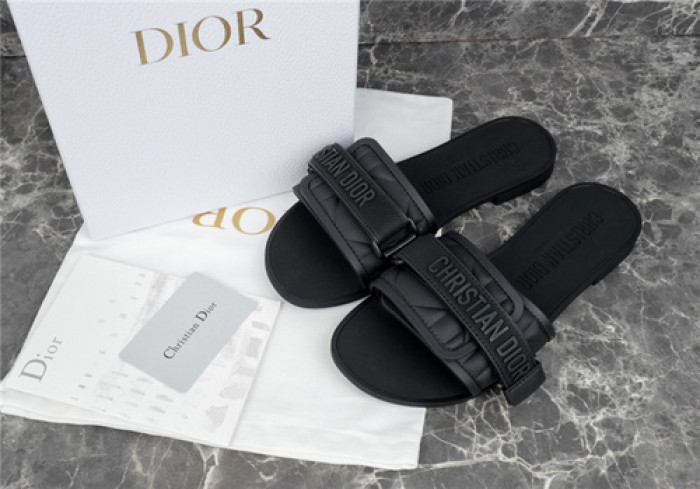 DO DESIGNER SLIPPERS