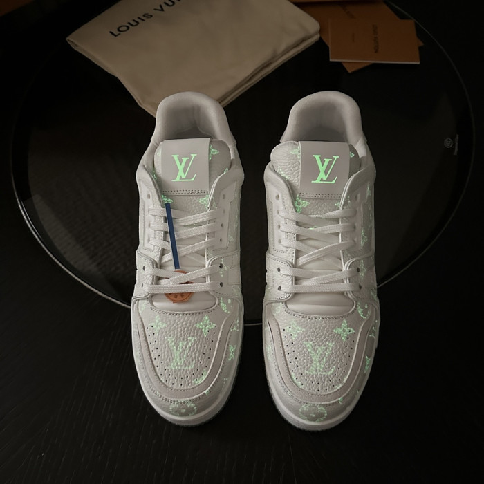 L&VT SNEAKERS