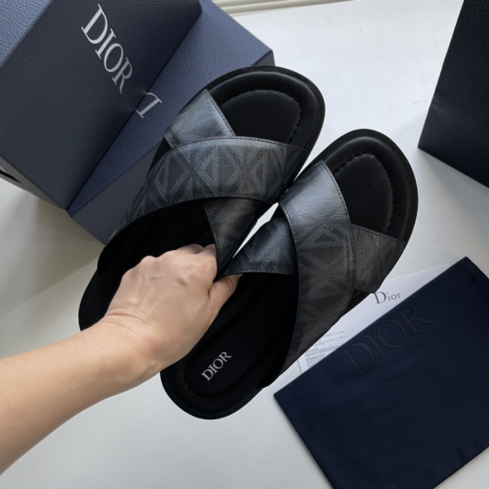 DO DESIGNER SLIPPERS