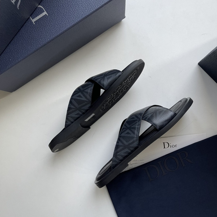 DO DESIGNER SLIPPERS