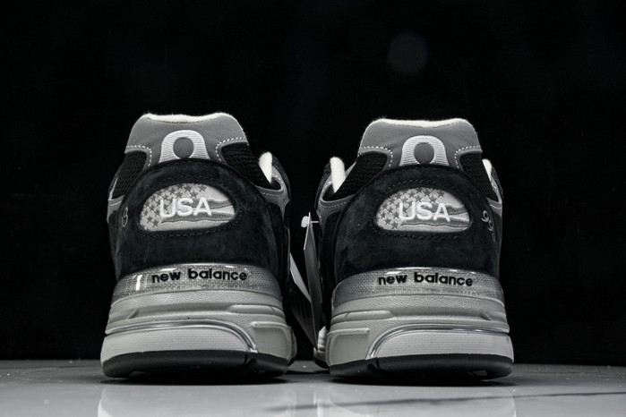 New Balance MR993BK