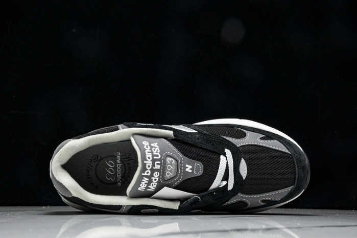 New Balance MR993BK