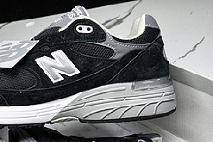 New Balance MR993BK