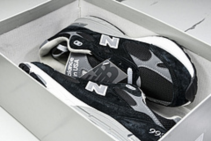 New Balance MR993BK