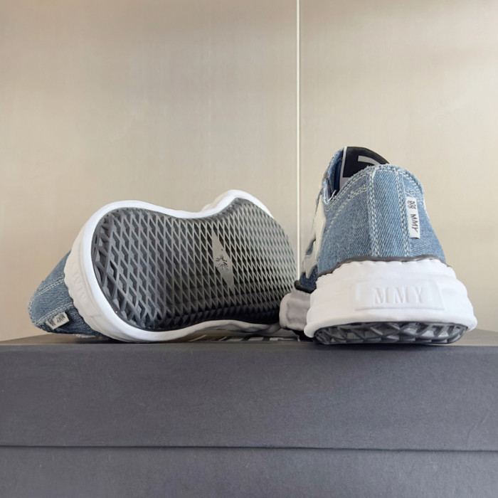AM1R1 SNEAKERS