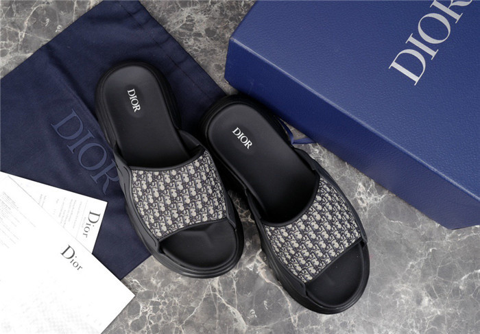 DO DESIGNER SLIPPERS