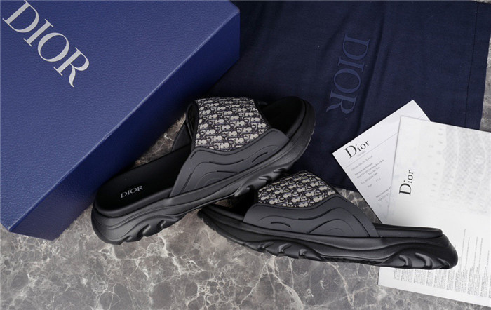 DO DESIGNER SLIPPERS