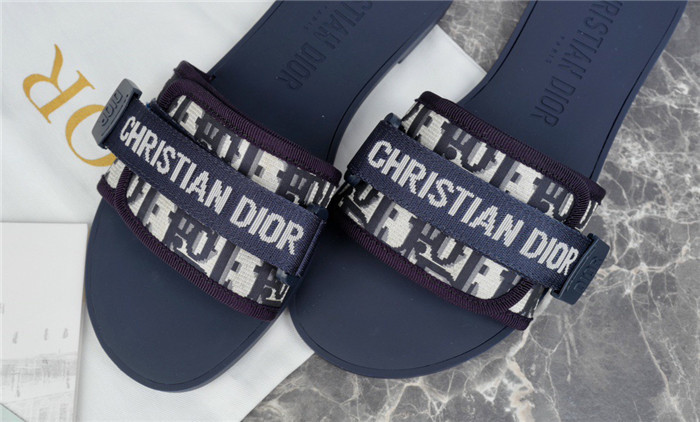 DO DESIGNER SLIPPERS