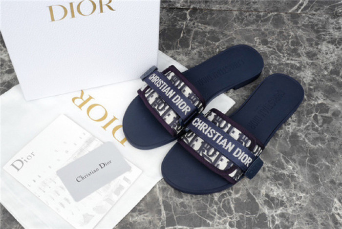DO DESIGNER SLIPPERS