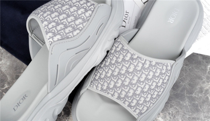 DO DESIGNER SLIPPERS