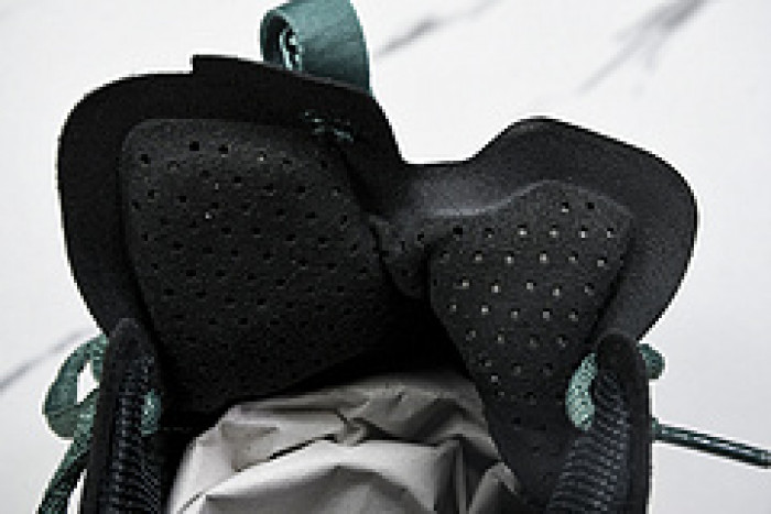 NIKE AIR ZOOM G.T.CUT 3 EP  DV2913 001