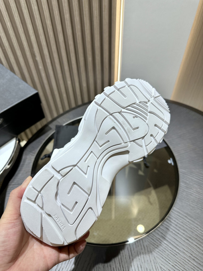 VER DESIGNER SNEAKERS